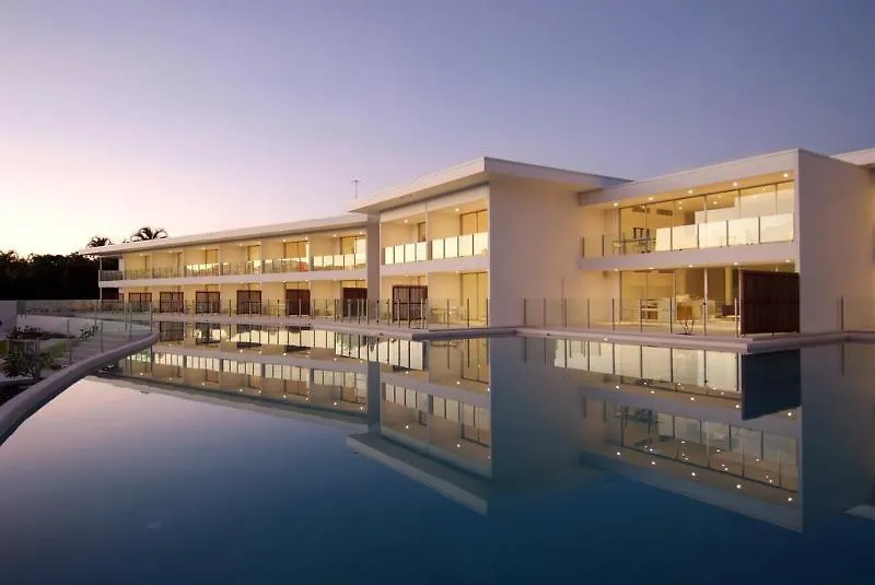 Pool Resort Port Douglas 4*,